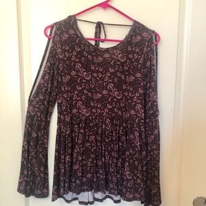 American eagle soft and sexy cold shoulder top